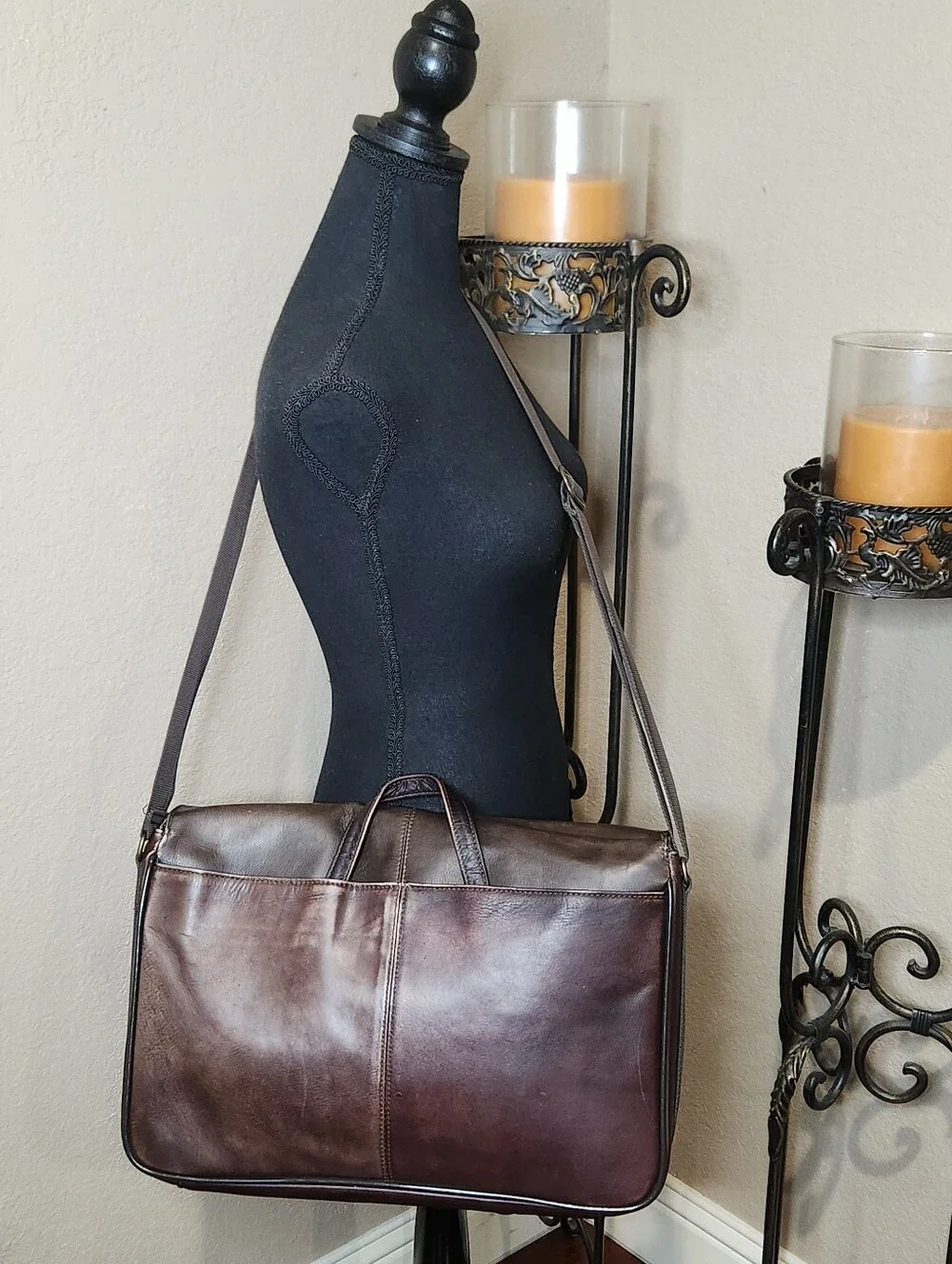 Kenneth Cole Reaction Risky Businesd Dark Brown Leather Messenger Bag